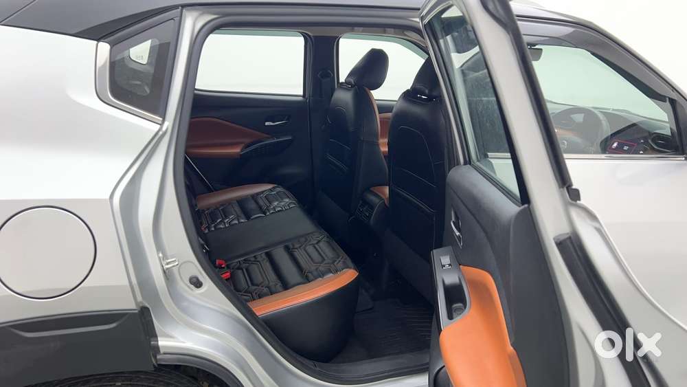 Nissan Magnite 1.0 Xv Premium Dual Tone, 2024, Petrol