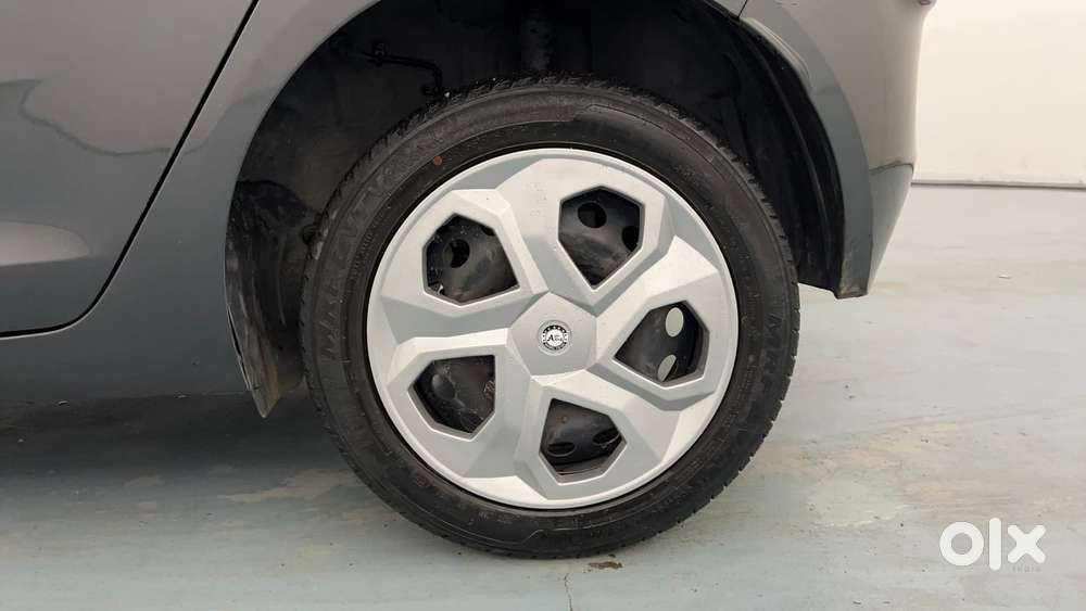 Tata Altroz 1.2 Xm Plus, 2022, Petrol
