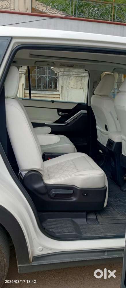 Toyota Innova Hycross 2.0 Zx (o) Hybrid 7 Str, 2023, Petrol