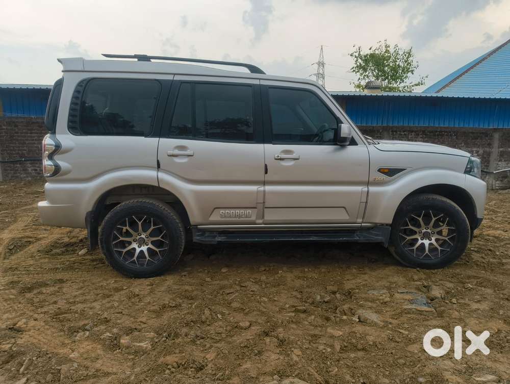 Mahindra Scorpio S10, 2016