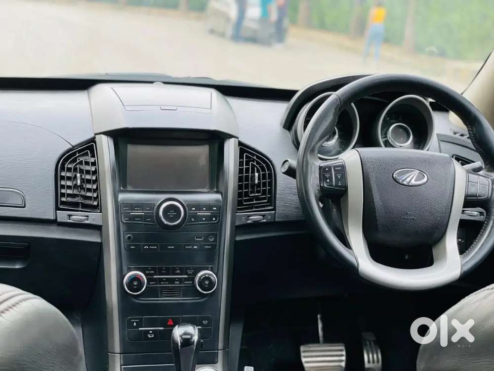 Mahindra Xuv500 W10 Fwd 2017 Diesel Auto Sunroof 1st Owner Top Model