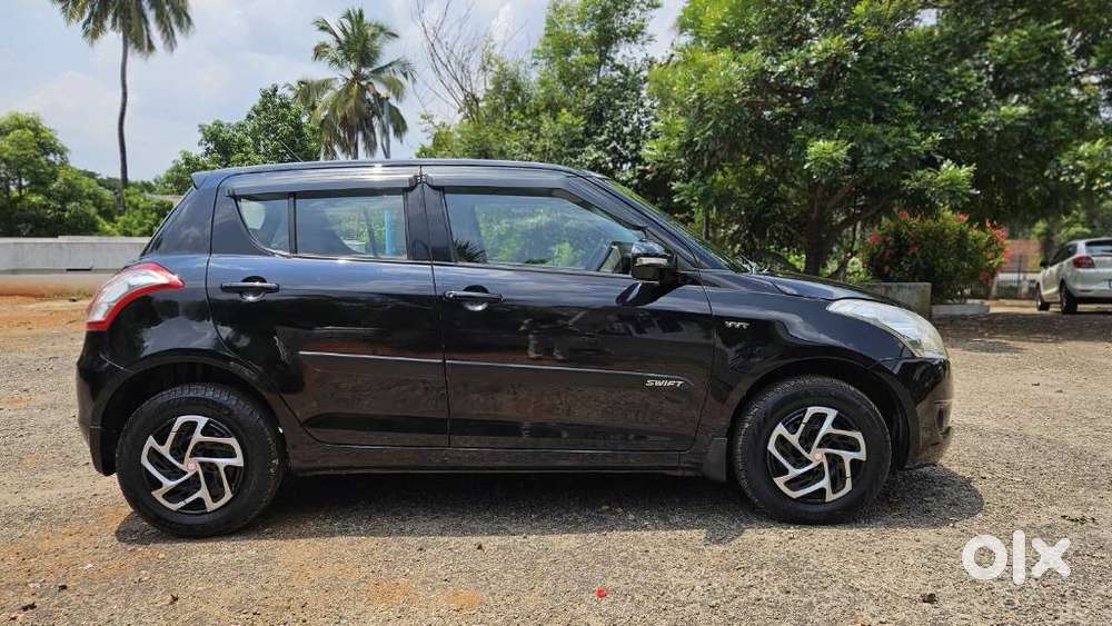 Maruti Suzuki Swift Vxi + Manual, 2012, Petrol