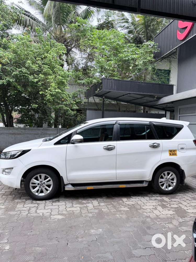 Toyota Innova Crysta 2016 Diesel 212000 Km Driven