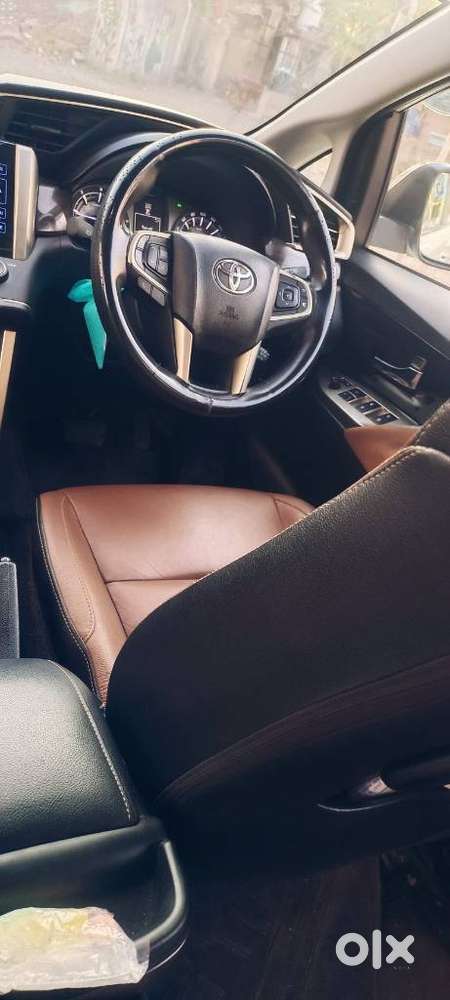 Toyota Innova Crysta 2.8 Zx At 7 Seater, 2017
