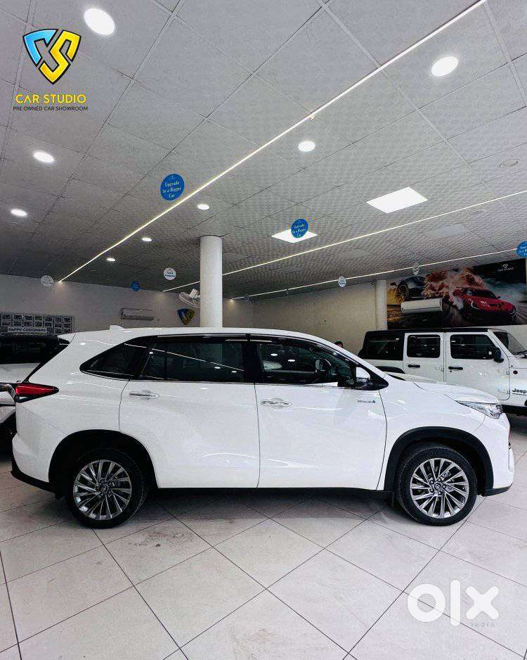 Toyota Innova Hycross 2.0 Zx (o) Hybrid 7 Str, 2024