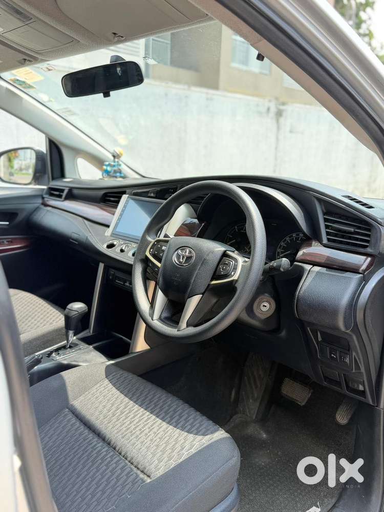 Toyota Innova Crysta 2.8 Gx At, 2017