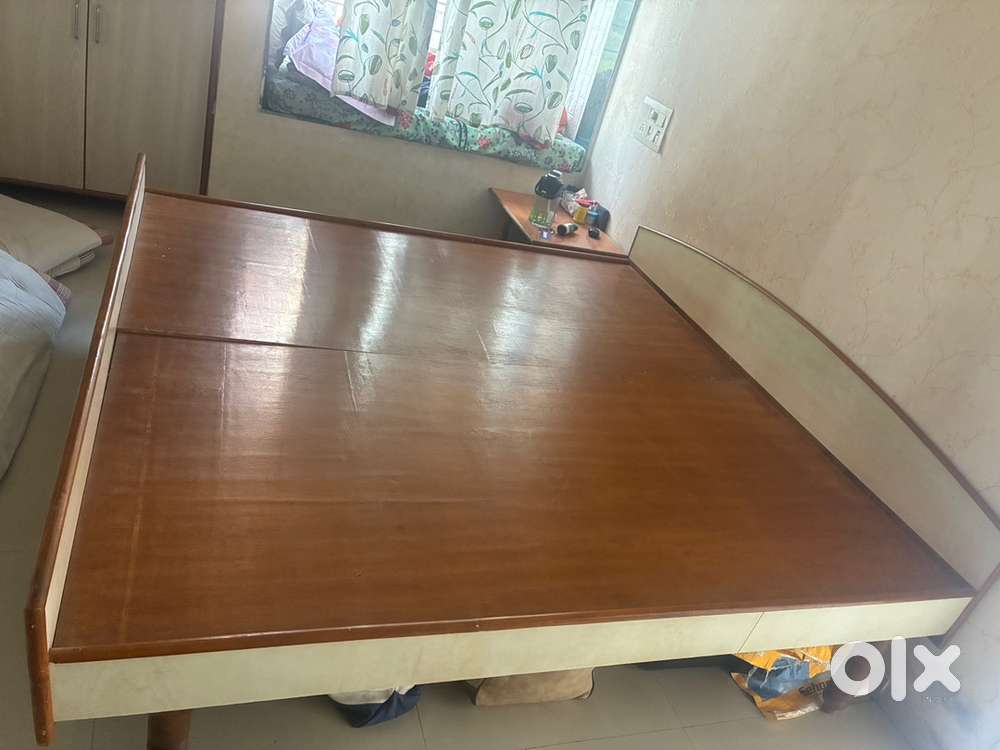 6&times;6 King Size Solid Wooden Bed &ndash; Without Mattress