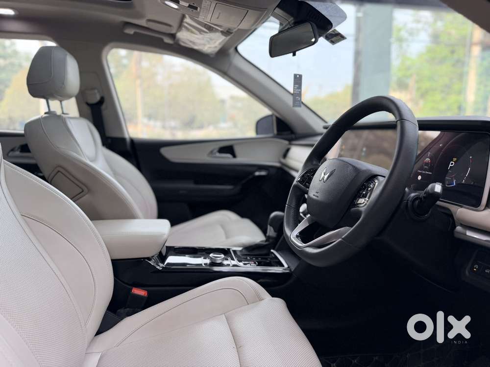 Mahindra Xuv700 2.2 Ax 7 Diesel At Luxury Pack Str Awd, 2024, Diesel