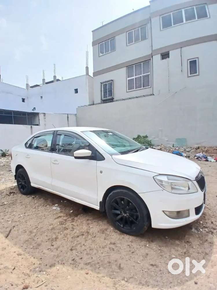 Skoda Rapid 1.6 Elegance 2013