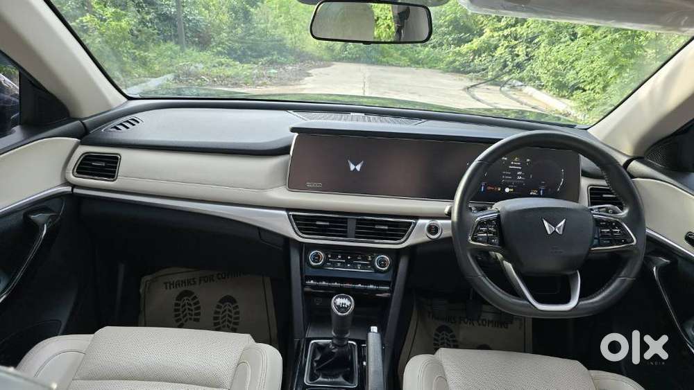 Mahindra Xuv700 2.0 Ax 7 Petrol Mt Str, 2024, Petrol