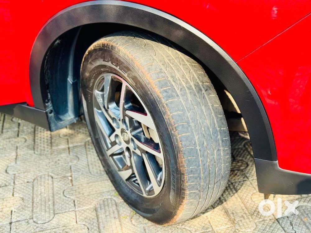 Mahindra Xuv300 1.2 W8 (o) Amt Petrol, 2022, Petrol