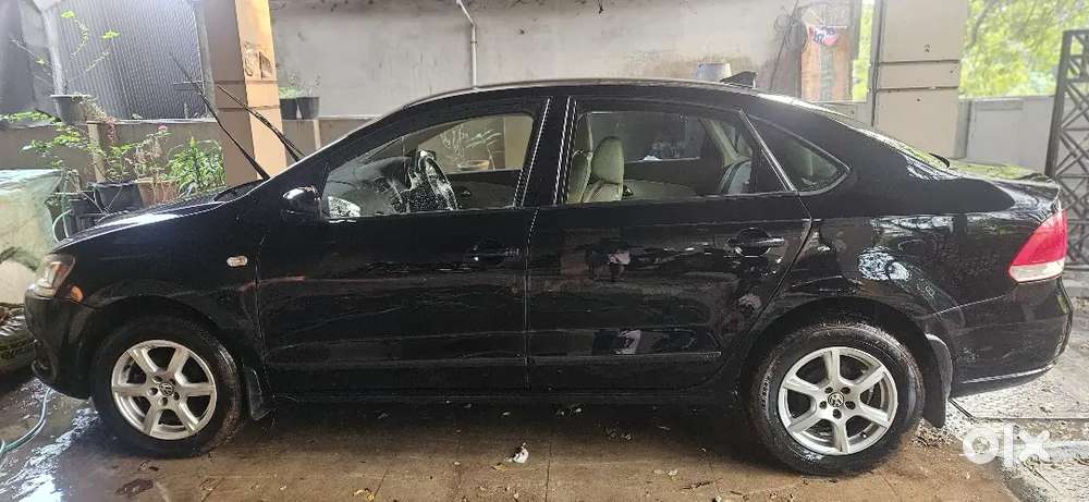 Volkswagen Vento 1.6 Highline Petrol 2013