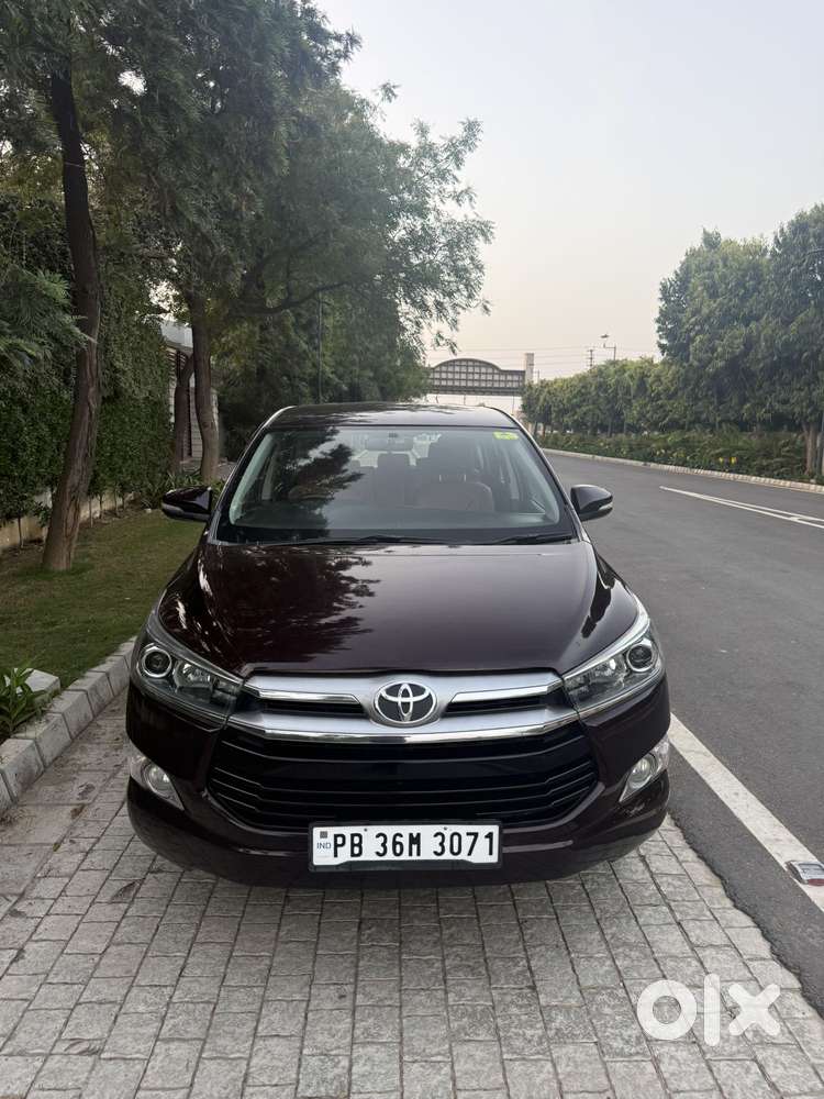 Toyota Innova Crysta 2.4 V 8 Str, 2016, Diesel