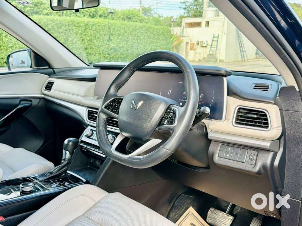 Mahindra Xuv700 2.0 Ax 7 Petrol At Luxury Pack Str, 2022, Petrol