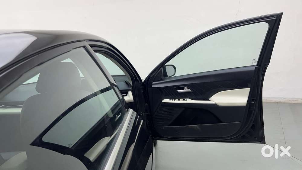 Hyundai Verna 1.5 Sx Petrol Mt, 2023, Petrol