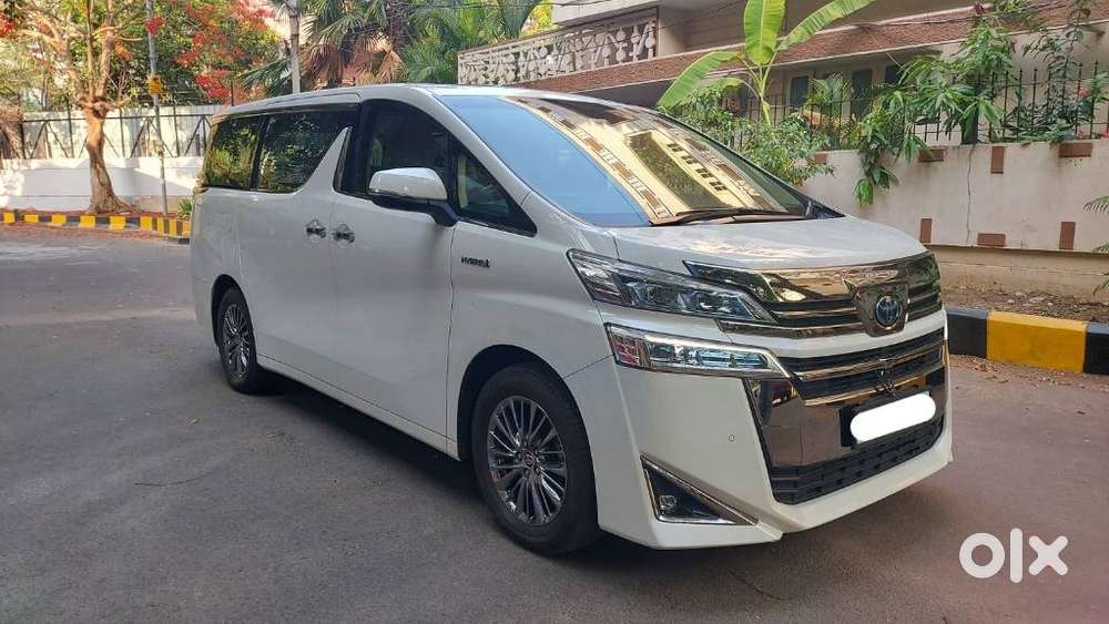 Toyota Vellfire 2.5 Executive Lounge, 2023, Cng & Hybrids