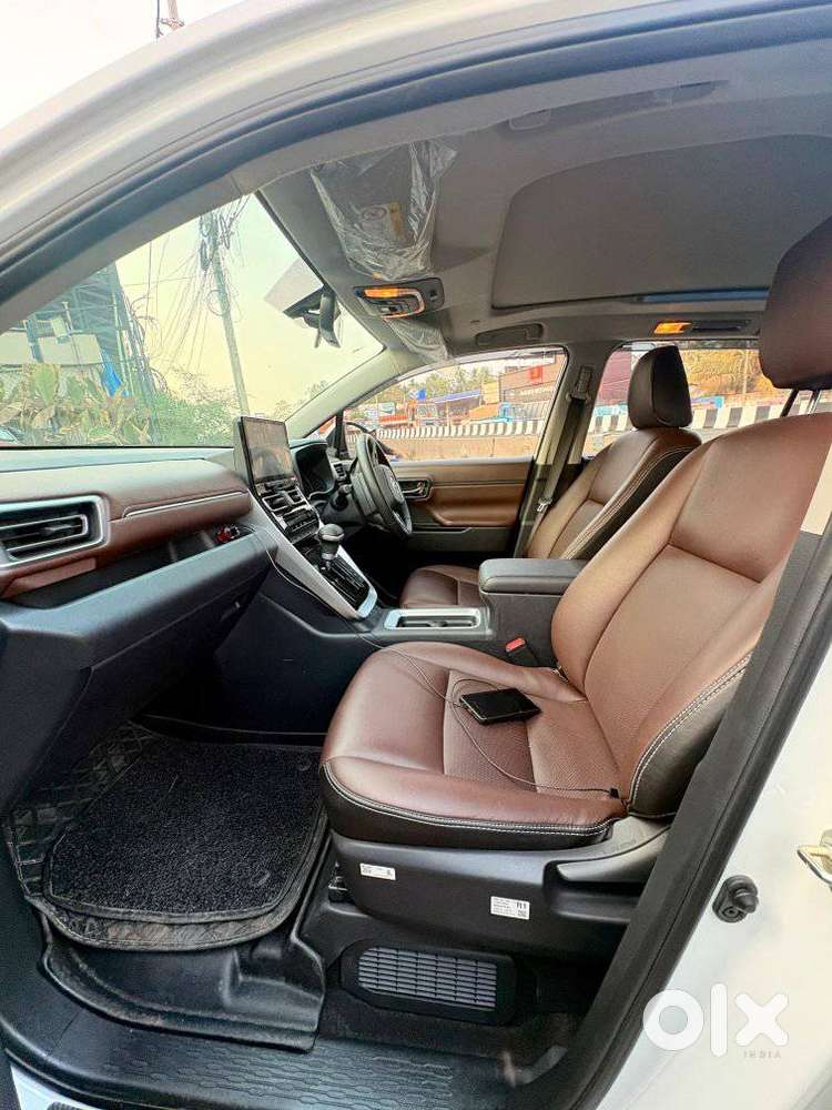 Toyota Innova Hycross 2.0 Vx Hybrid 7 Str, 2024, Petrol