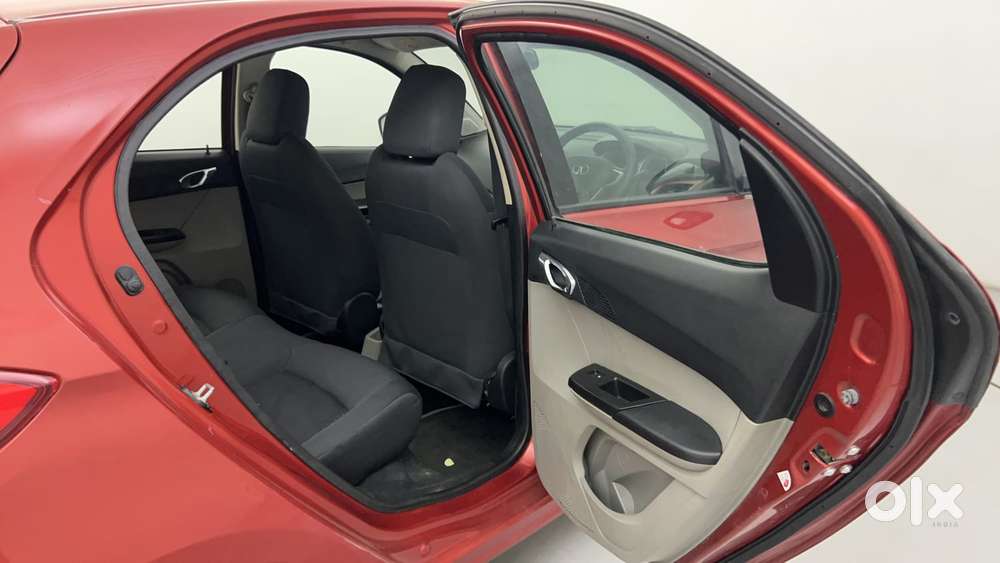 Tata Tiago Xza, 2017, Petrol