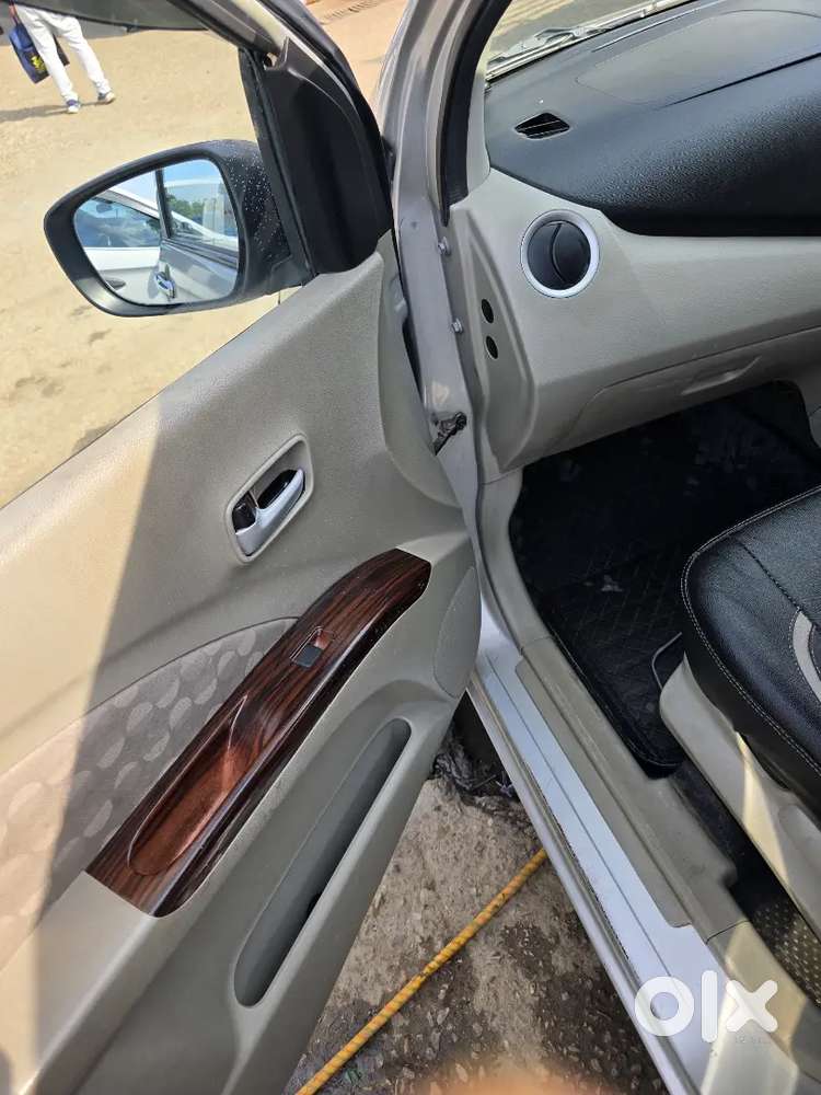Maruti Suzuki Celerio Zxi With Alloy Wheels