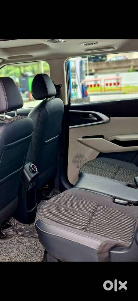 Kia Carens 1.5 Luxury Plus Diesel At 7 Str, 2025, Diesel