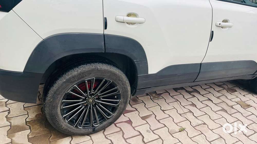 Maruti Suzuki Brezza 2025 Petrol 21000 Km Driven