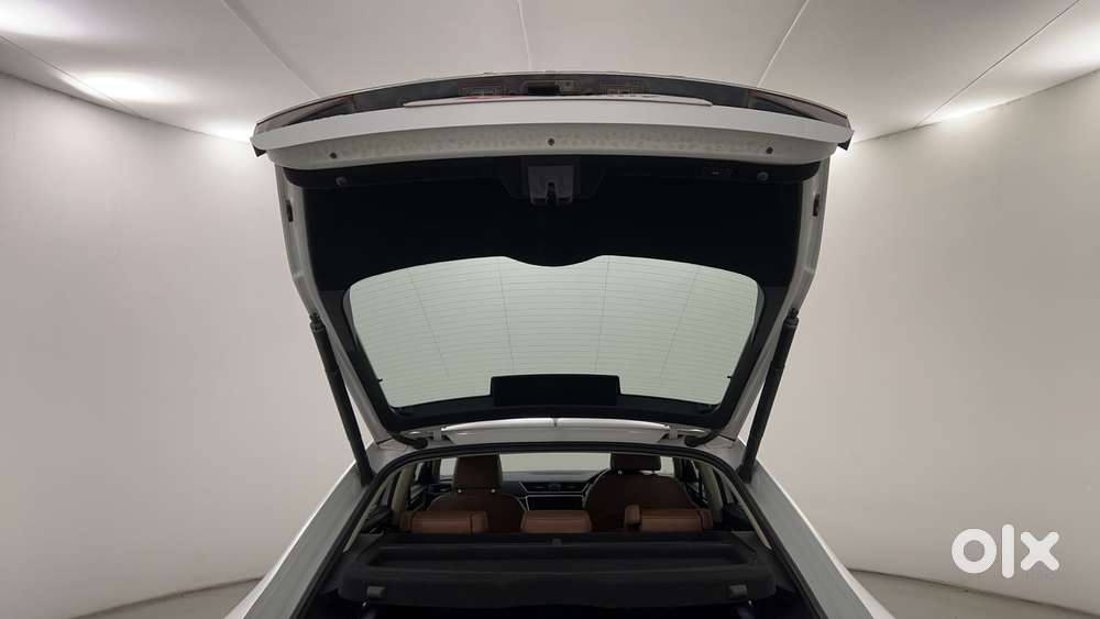 Skoda Superb L&k 1.8 Tsi At, 2023, Petrol