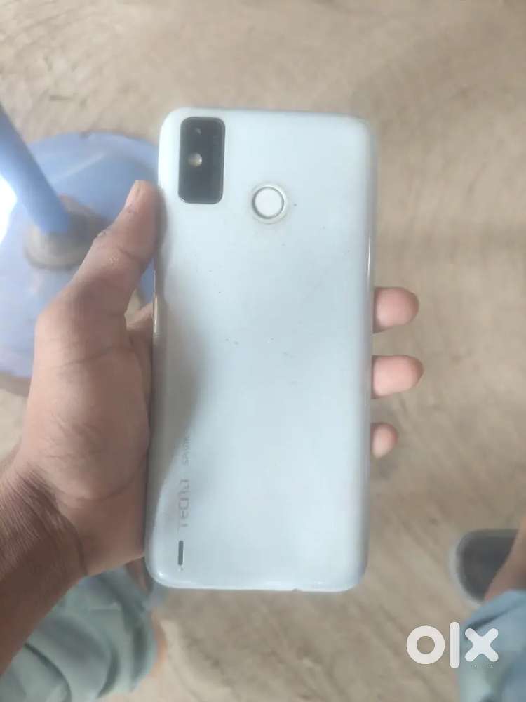 Phone main sab working hai bass display dalwani padegi
