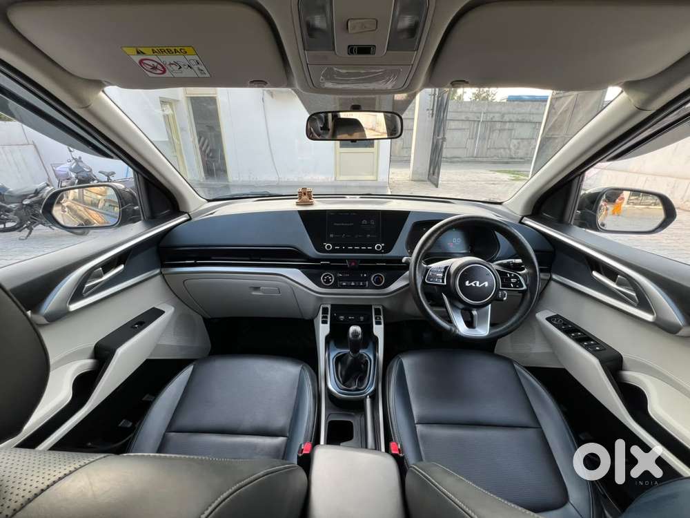 Kia Carens G 1.5 6mt Premium (o) 7-seater, 2024, Petrol