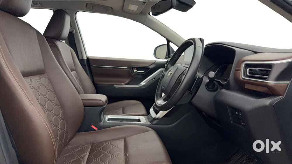 Toyota Innova Hycross 2.0 Zx Hybrid 7 Str, 2024, Petrol