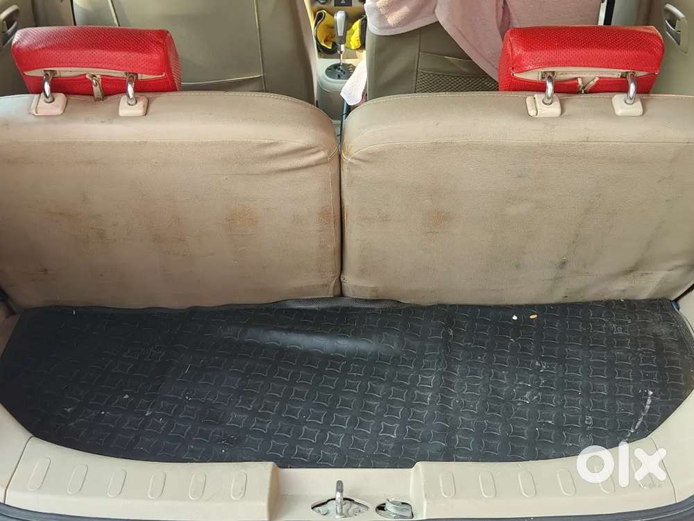 Single Hand Owner Driving.