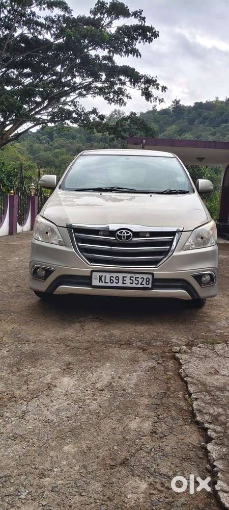 Toyota Innova 2.5 V  8 Seater  2014 Model  Well Maintained