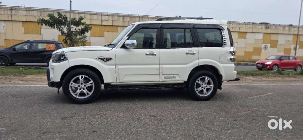 Mahindra Scorpio S10, 2017, Diesel