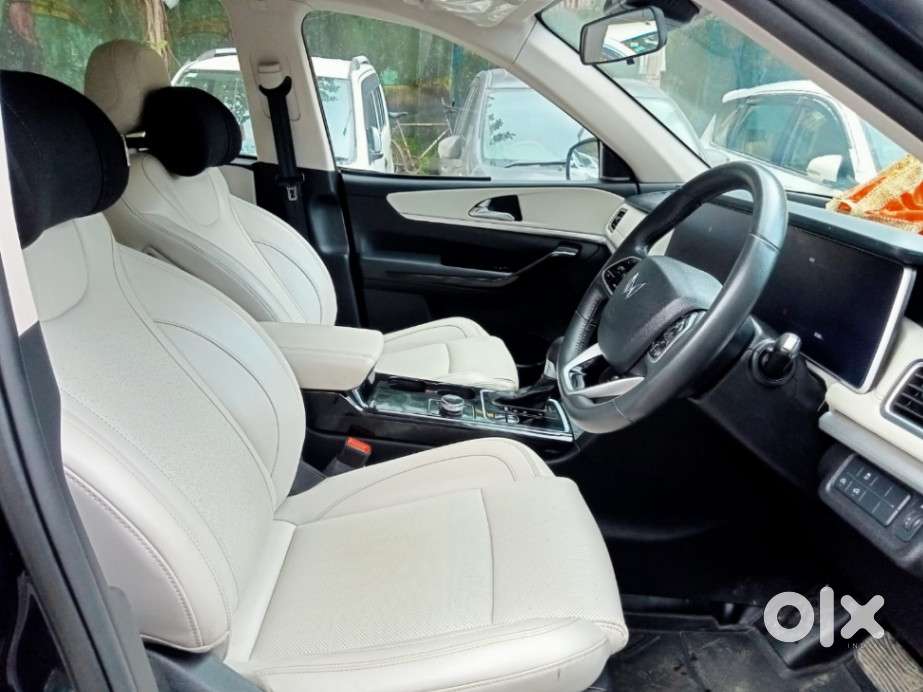 Mahindra Xuv700 Ax7 Luxury Pack Awd, 2023, Petrol