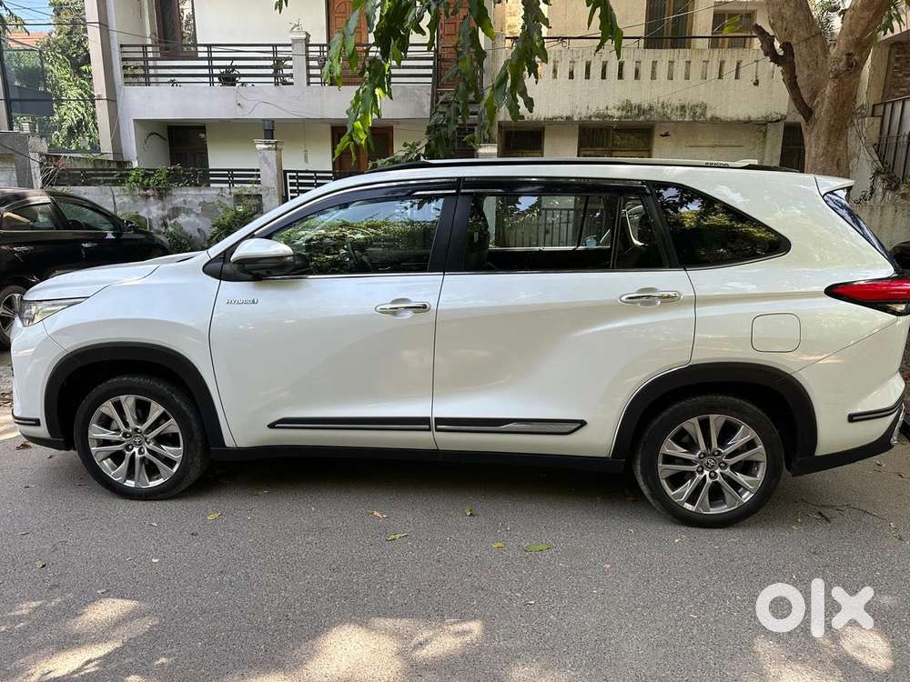 Toyota Innova Hycross 2.0 Zx Hybrid 7 Str, 2023, Petrol