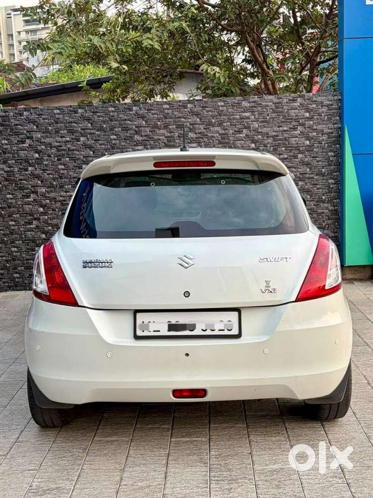 Maruti Suzuki Swift Vxi Abs Bsiv, 2015, Petrol