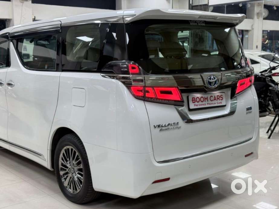 Toyota Vellfire 2.5 Hybrid, 2022, Petrol