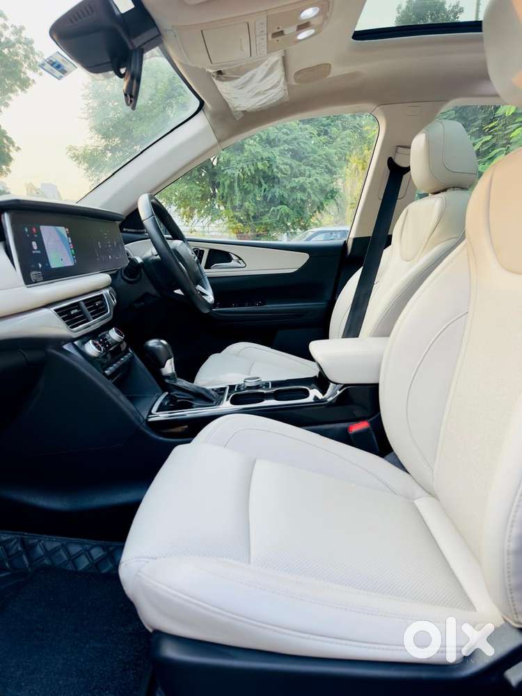 Mahindra Xuv700 2.2 Ax 7 Diesel At Luxury Pack Str Awd, 2022, Diesel