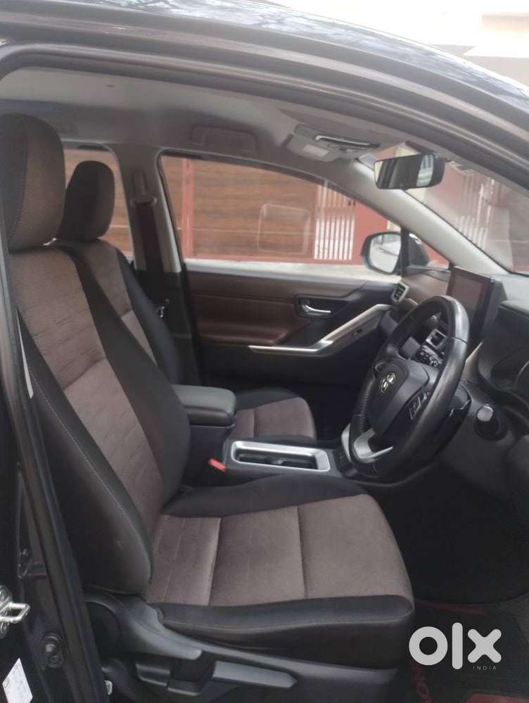 Toyota Innova Hycross 2.0 Vx Hybrid 7 Str, 2023, Petrol