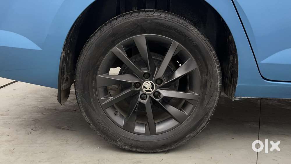 Skoda Slavia Ambition 1.0l Tsi At, 2022, Petrol