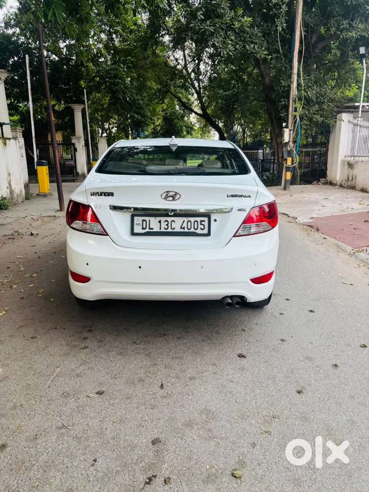 Hyundai Verna 2011 Petrol 200000 Km Driven And Also Cng