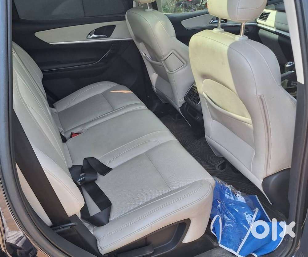 Mahindra Xuv700 2.0 Ax 7 Petrol Mt Str, 2022, Petrol