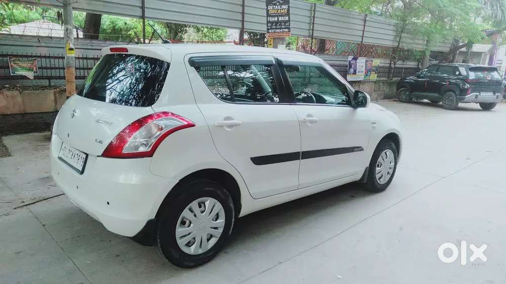Maruti Suzuki Swift Lxi 2016