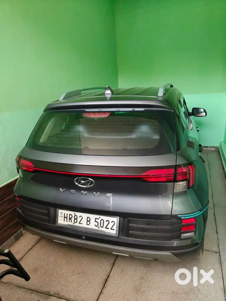 Hyundai Venue 2023 Petrol Well Maintained