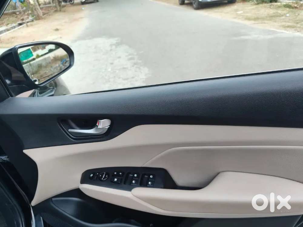 Hyundai Verna Sx O Sunroof  Push Start Black Colour 6 Air Dog