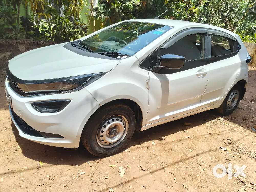 Car Model Name- Tata Altroz Xe 12