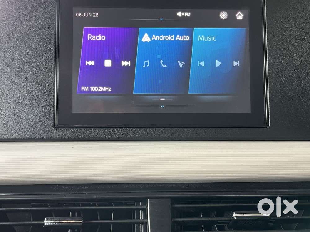 Mahindra Xuv700 Ax 5 Petrol Mt 7 Str (e), 2025, Petrol