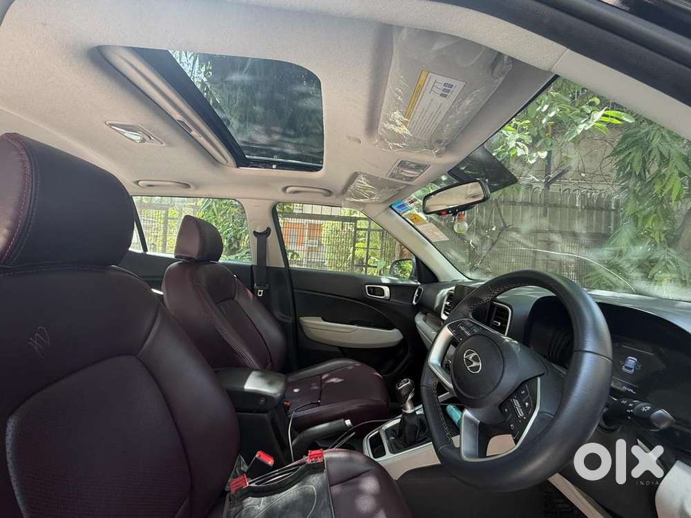 Hyundai Venue 2022 Petrol 25000 Km Driven