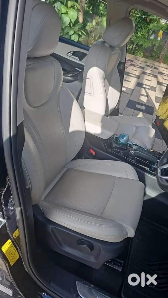 Mahindra Xuv700 2025 Petrol 5000 Km Driven