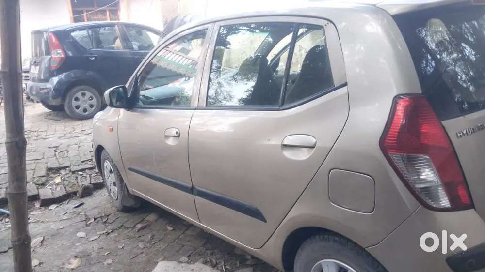 I 10 Car Golden Color