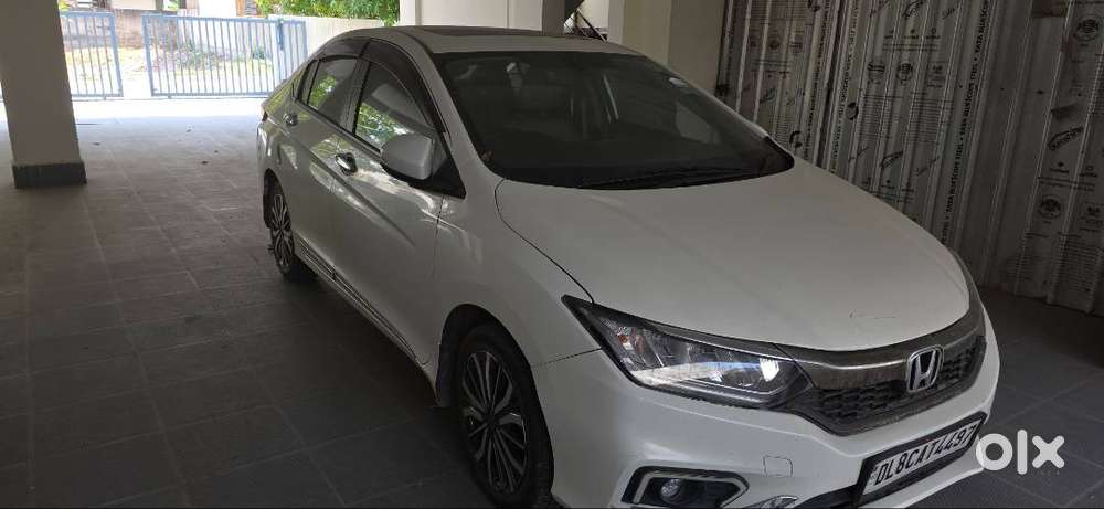 Manual Petrol Top Model With Sunroof